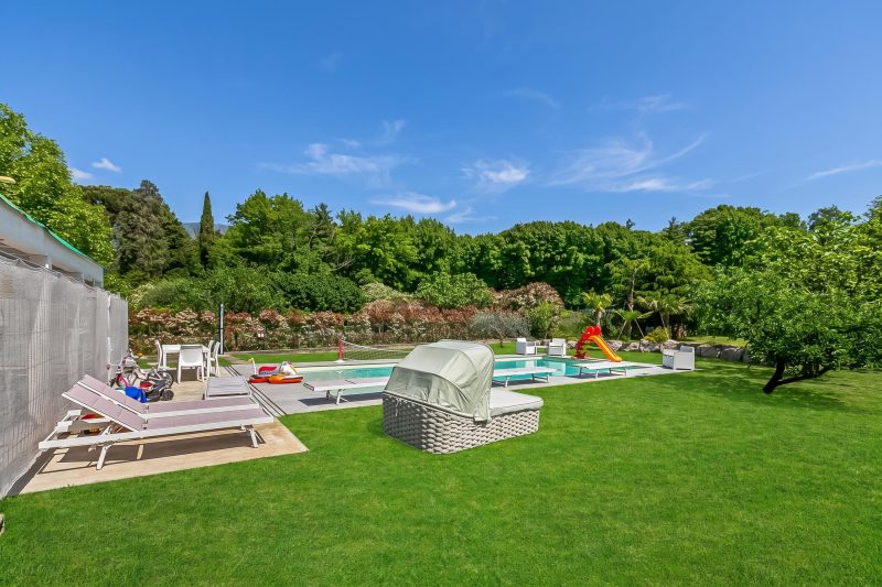 Anita Lake, 2BR Retreat w/ Shared Pool and Gym