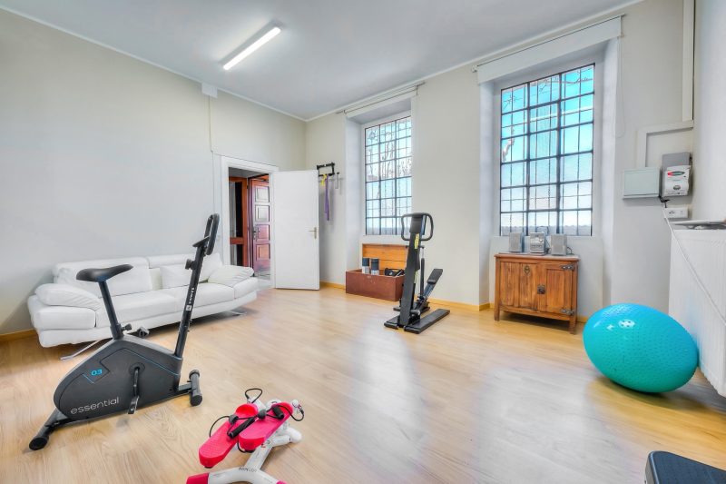 Anita Lake, 2BR Retreat w/ Shared Pool and Gym