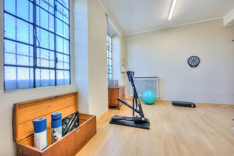 Anita Lake, 2BR Retreat w/ Shared Pool and Gym