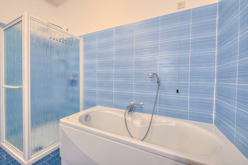 Anita Lake, 2BR Retreat w/ Shared Pool and Gym