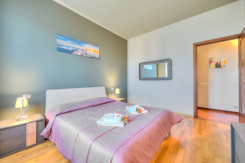 Anita Lake, 2BR Retreat w/ Shared Pool and Gym
