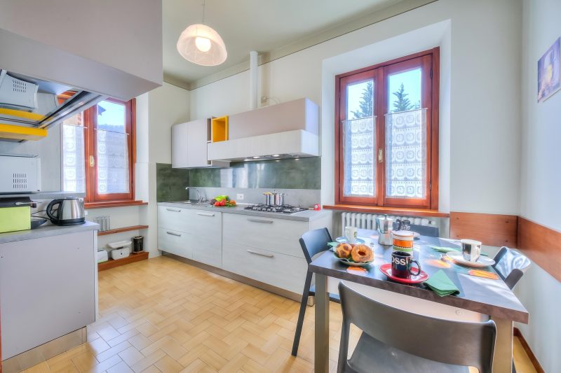 Anita Lake, 2BR Retreat w/ Shared Pool and Gym