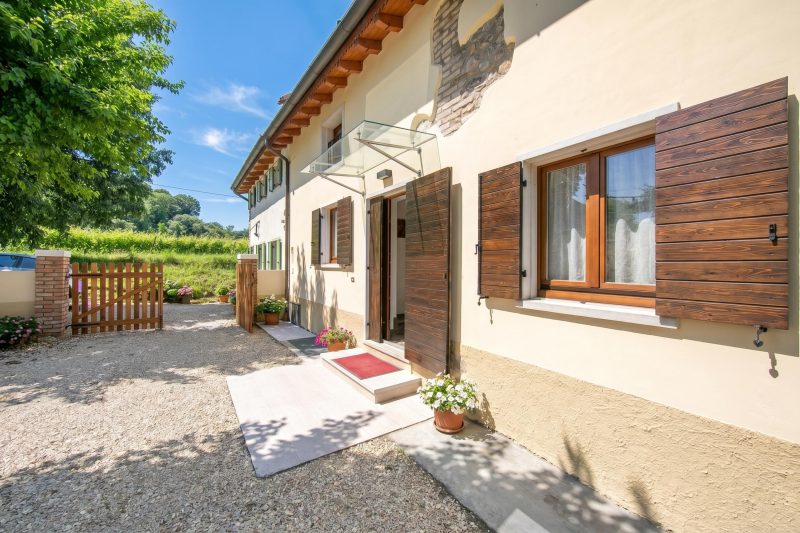 Casa Mondragon In Lazise w/ Private gazebo with table+chairs & Parking