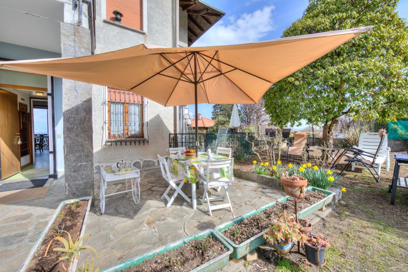 La Finestra Sul Lago: Lake Maggiore View & Garden
