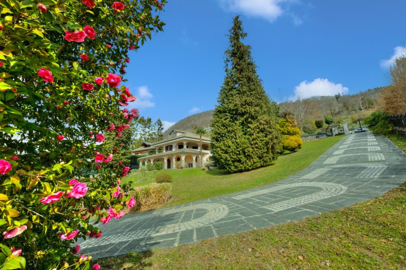 Casa Serena: Lake Orta View Porch and Garden
