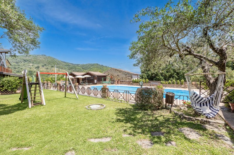 Vineyard Dépendance With Shared Pool