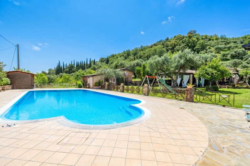 Vineyard Dépendance With Shared Pool