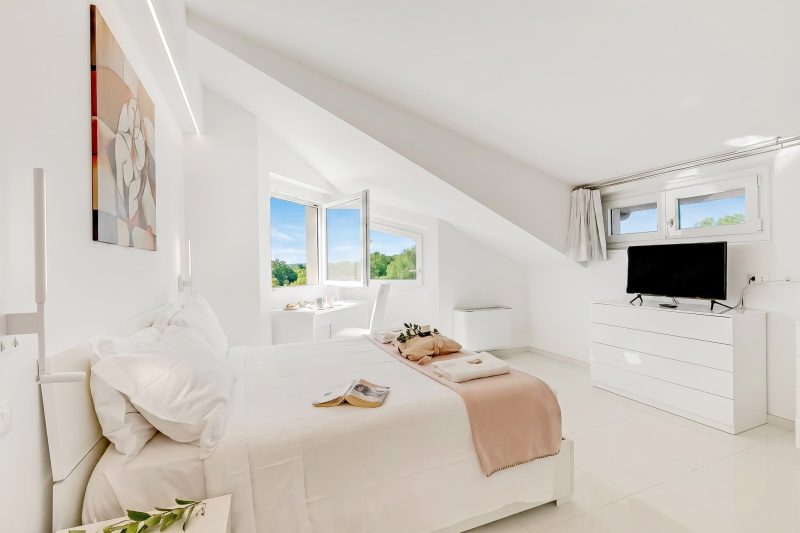 Villa Chimera White 16 with Pool & Gym
