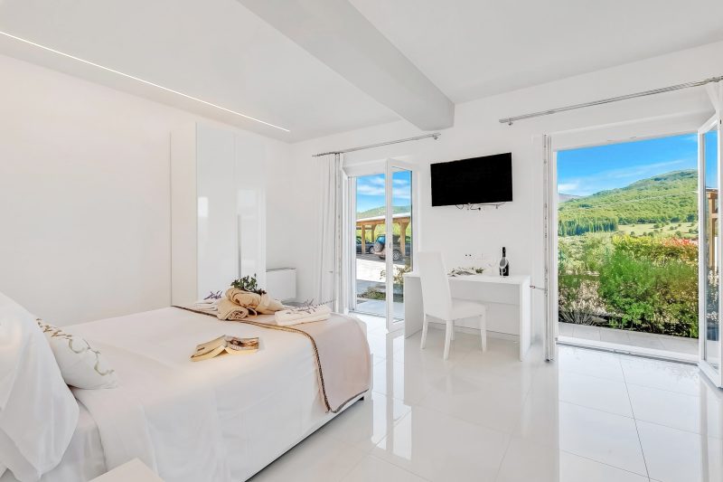 Villa Chimera White 16 with Pool & Gym