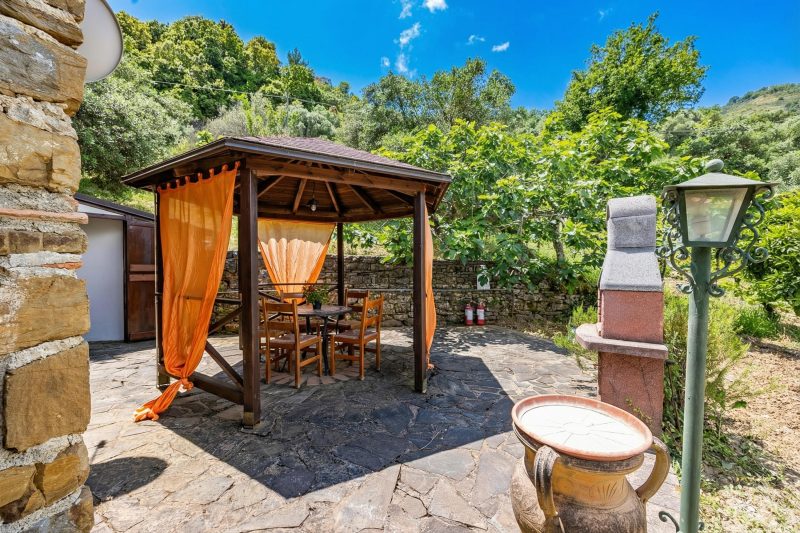 Local Stone Cottage With Shared Pool