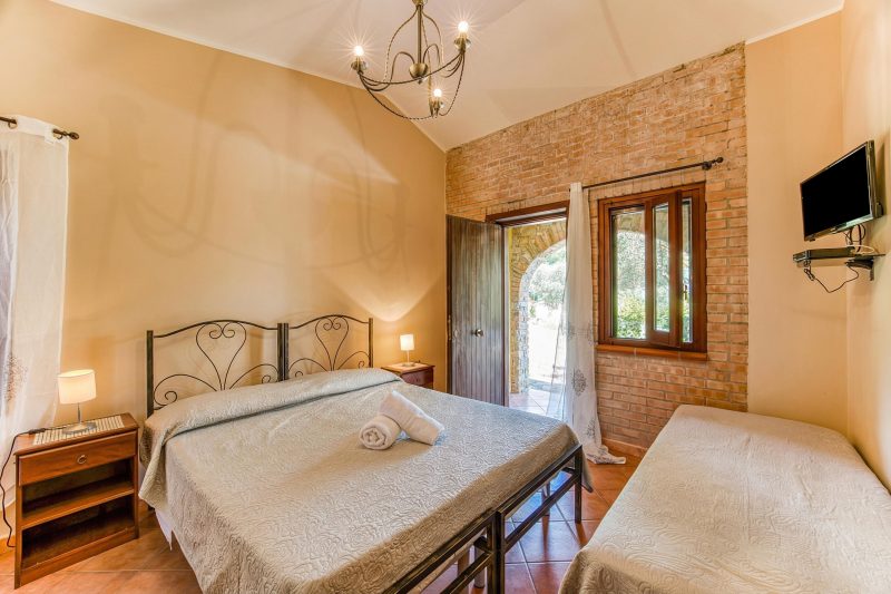 Local Stone Cottage With Shared Pool