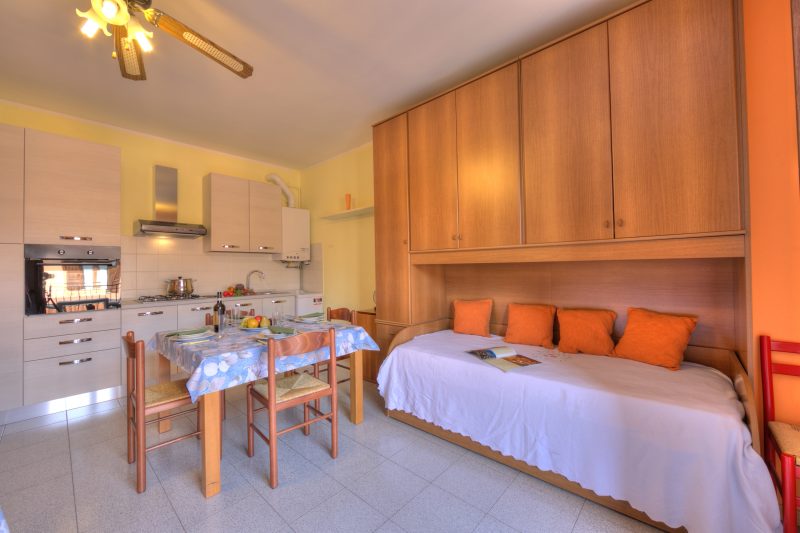 Peter's Cozy Studio-Balcony+Free Parking