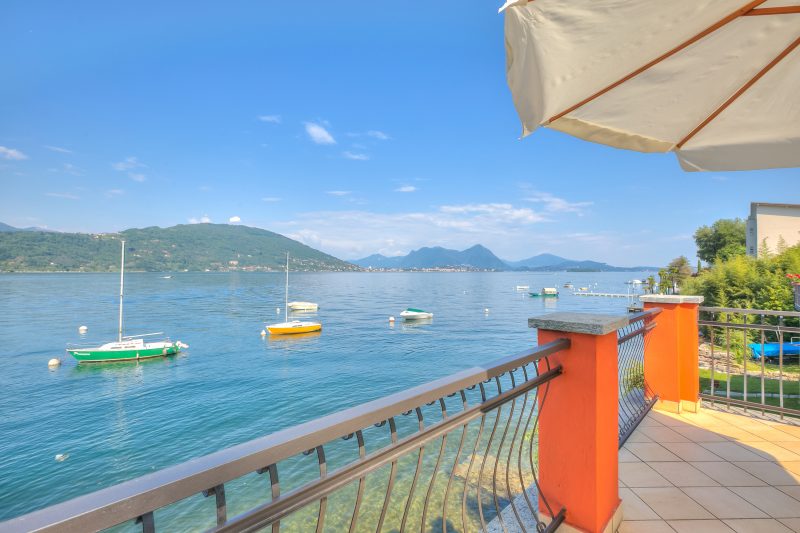 Red House: Beachfront Terrace & Private Beach