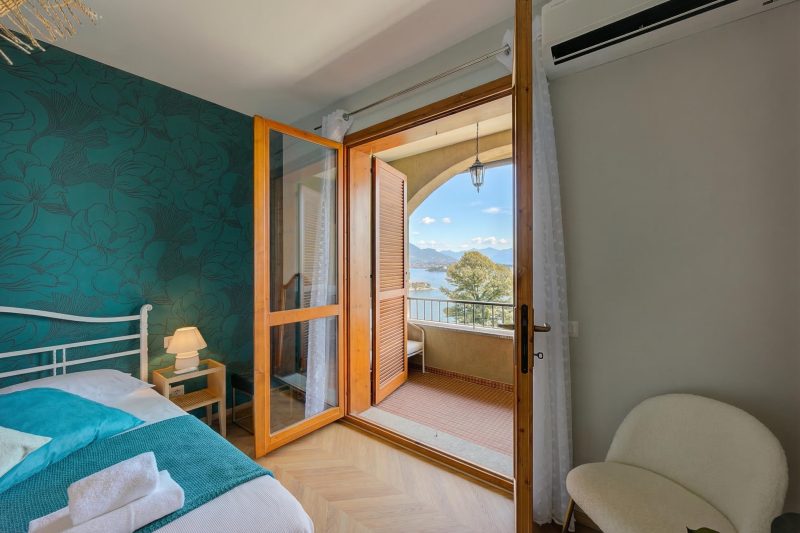 Pandora Lake Maggiore View and Private Beach