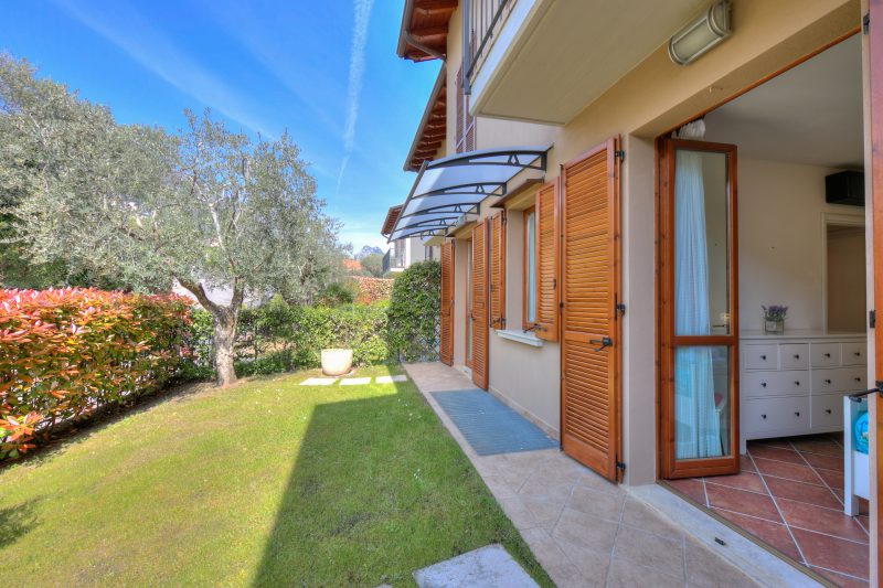Borgo Belvedere-lake view & shared pool