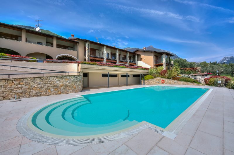 Borgo Belvedere-lake view & shared pool
