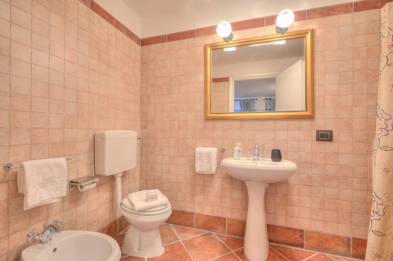 Borgo Belvedere-lake view & shared pool