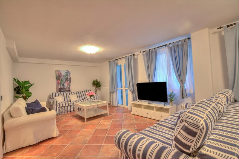 Borgo Belvedere-lake view & shared pool