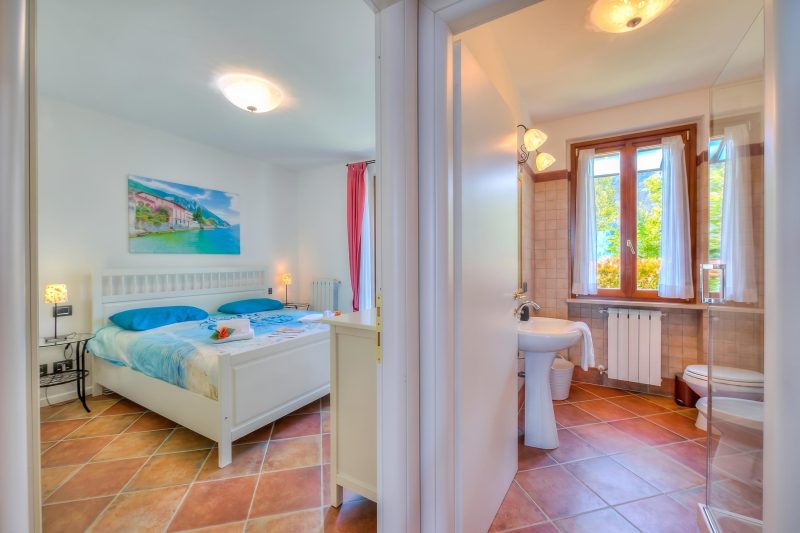 Borgo Belvedere-lake view & shared pool