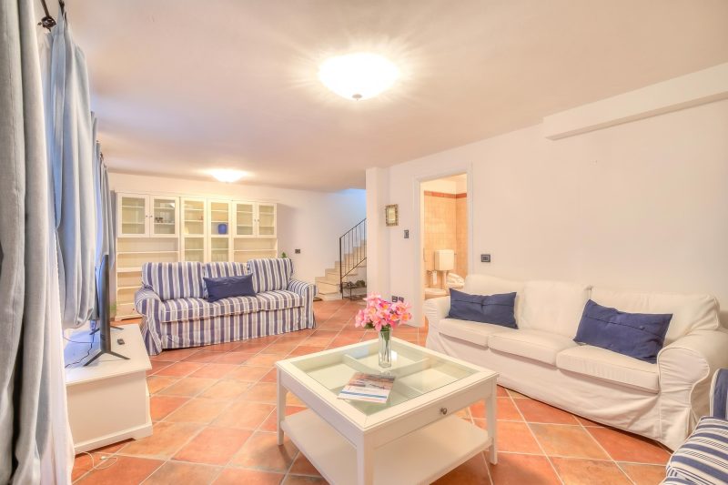 Borgo Belvedere-lake view & shared pool