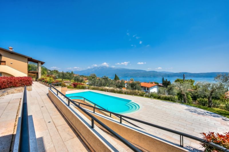 Borgo Belvedere-lake view & shared pool