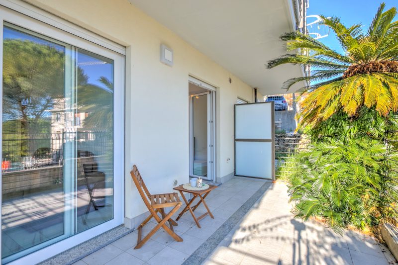 Beachy Vibes- 900m from the beach