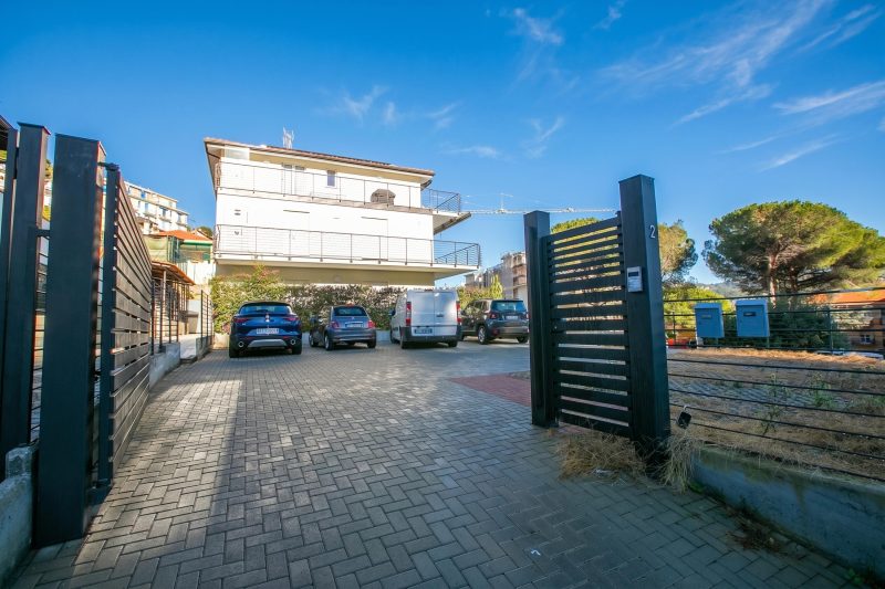 Beachy Vibes- 900m from the beach