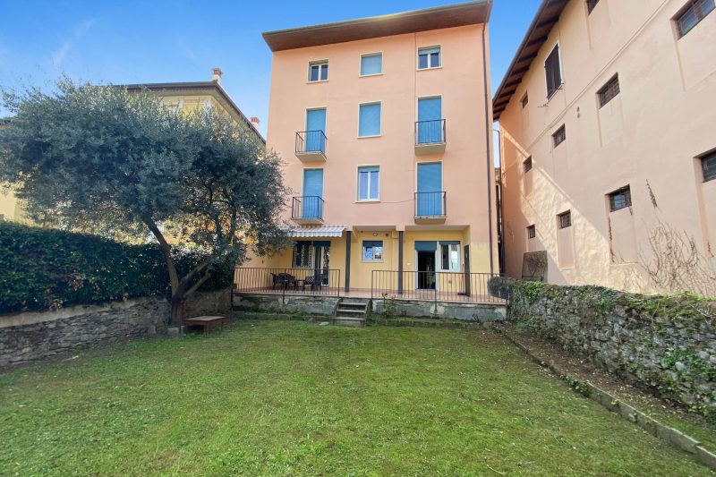 Leonardo House Garden  in Stresa Center