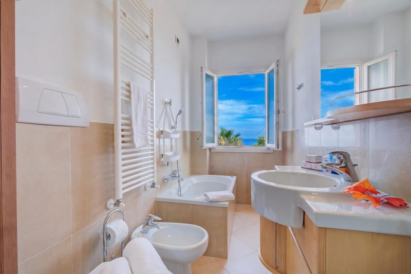 Palms Villa - Sea View Terrace and Parking