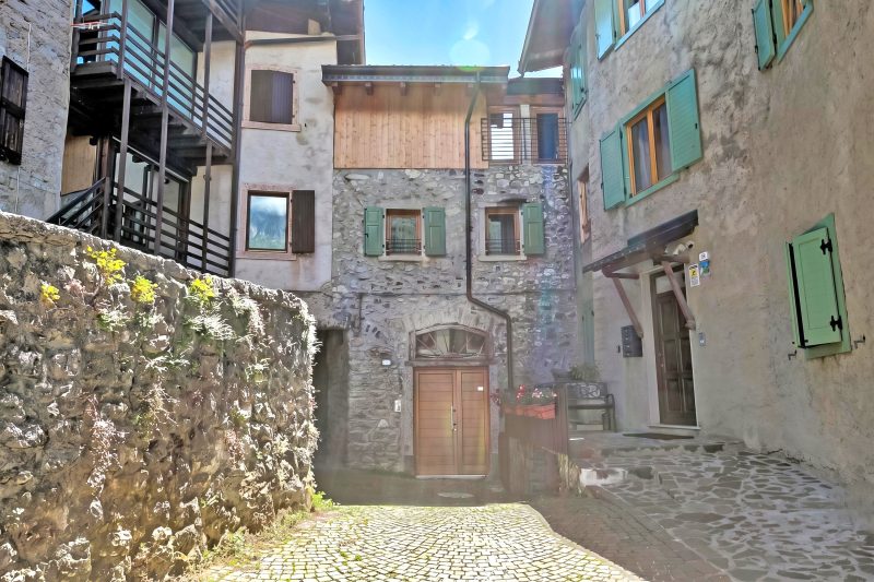 Appartamento Borgo Pastoedo near Lake Tenno