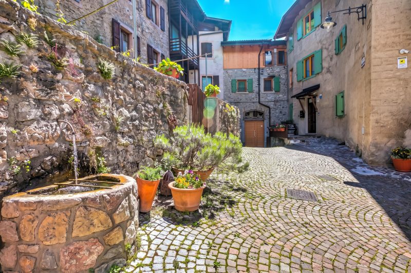 Appartamento Borgo Pastoedo near Lake Tenno