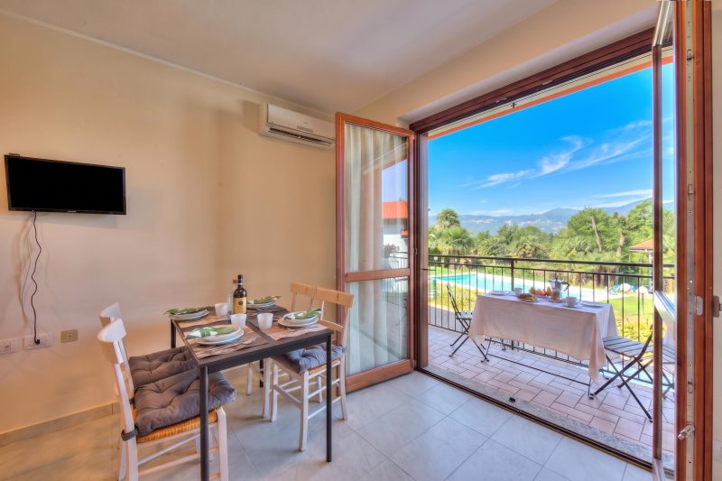 Cottage del Lago: Lake Maggiore Villa with Shared Pool