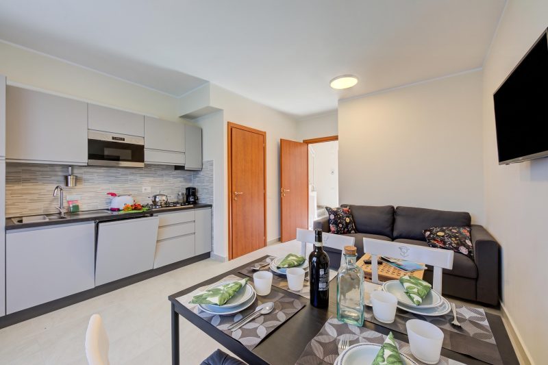 Cottage del Lago: Lake Maggiore Villa with Shared Pool