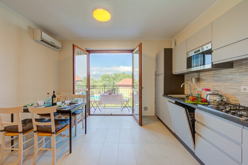 Cottage del Lago: Lake Maggiore Villa with Shared Pool