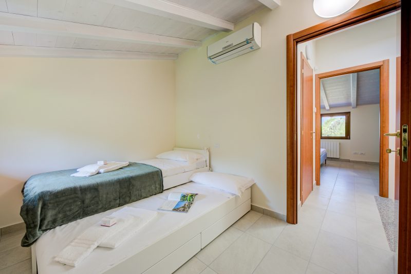 Cottage del Lago: Lake Maggiore Villa with Shared Pool