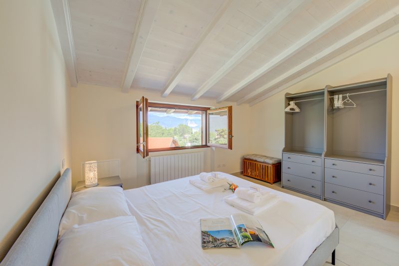 Cottage del Lago: Lake Maggiore Villa with Shared Pool