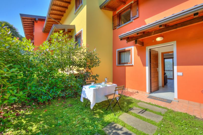 Cottage del Lago: Lake Maggiore Villa with Shared Pool