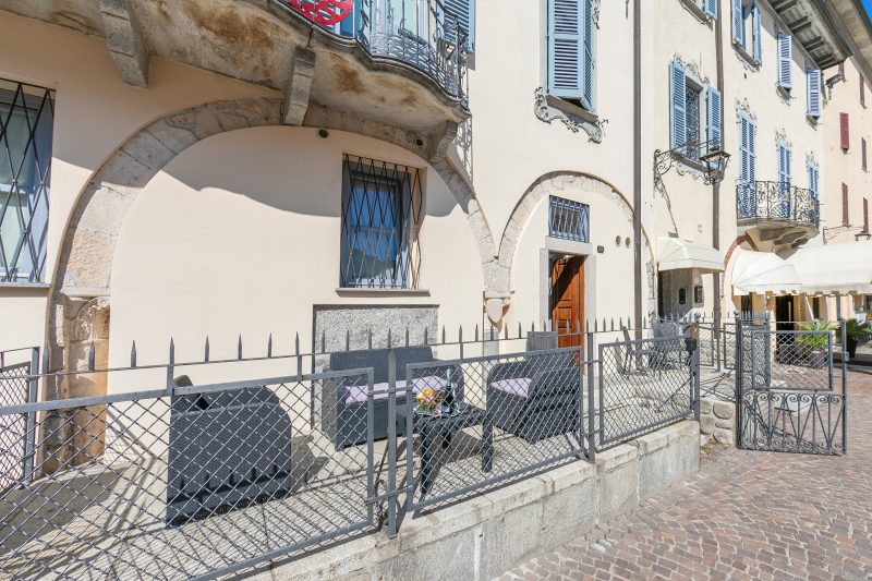 Il Nido Del Cigno, Arona Lakefront Apartment with Terrace and A/C