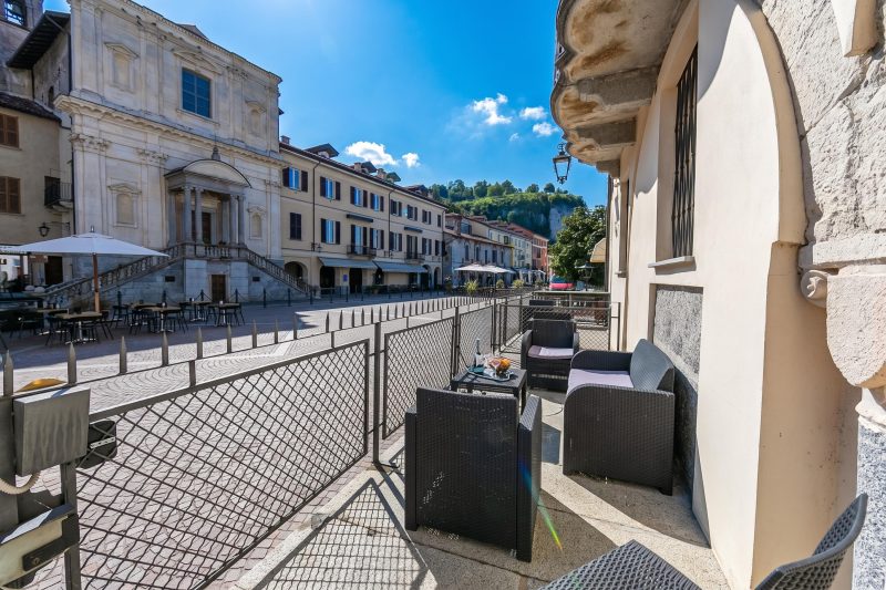 Il Nido Del Cigno, Arona Lakefront Apartment with Terrace and A/C