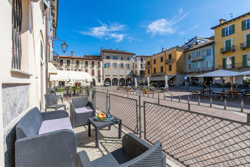 Il Nido Del Cigno, Arona Lakefront Apartment with Terrace and A/C