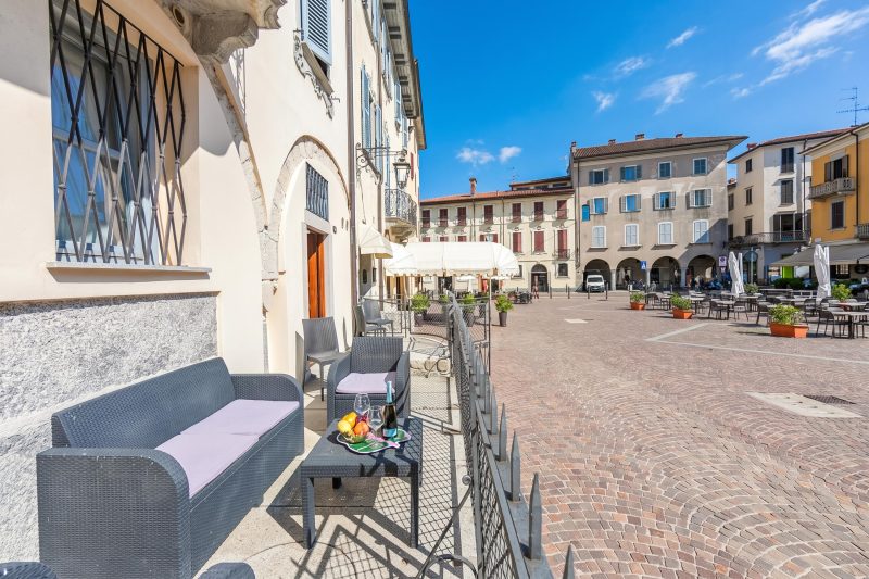Il Nido Del Cigno, Arona Lakefront Apartment with Terrace and A/C