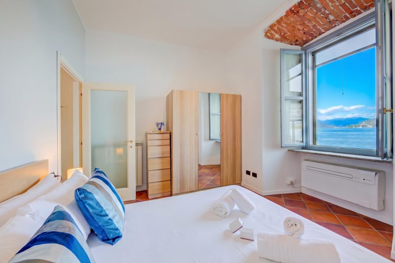 Il Nido Del Cigno, Arona Lakefront Apartment with Terrace and A/C