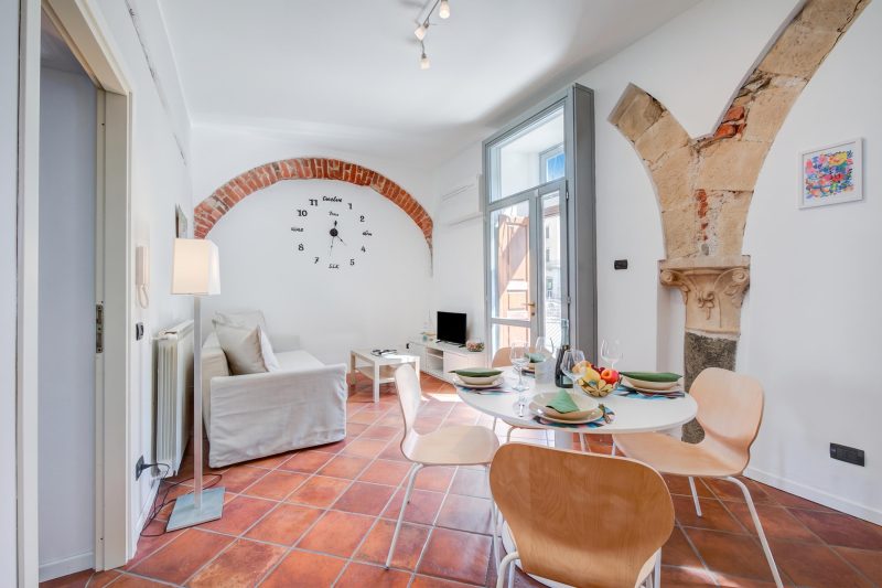 Il Nido Del Cigno, Arona Lakefront Apartment with Terrace and A/C
