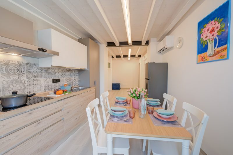Tulipano Apt - Palazzo Palermo 1817 A/C, 2BR, Sleeps 4