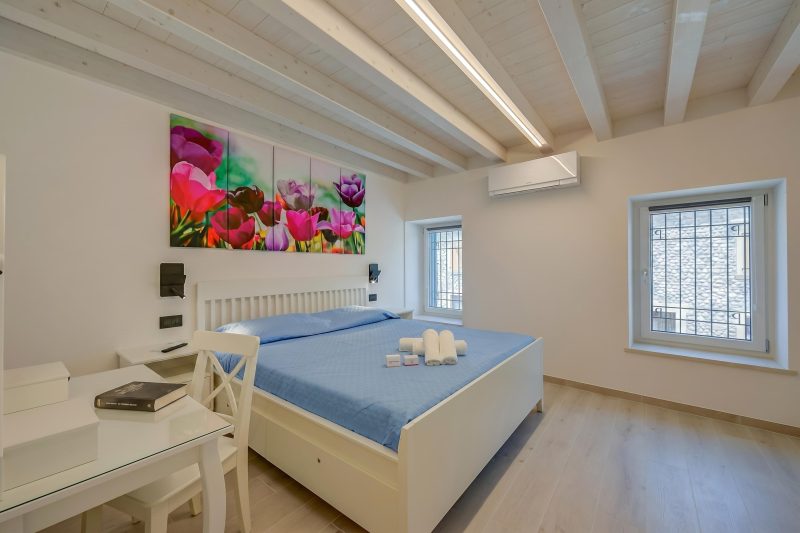 Tulipano Apt - Palazzo Palermo 1817 A/C, 2BR, Sleeps 4