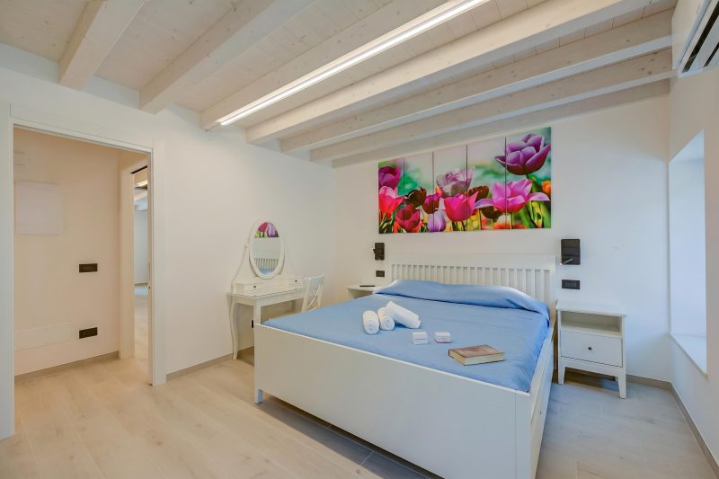 Tulipano Apt - Palazzo Palermo 1817 A/C, 2BR, Sleeps 4