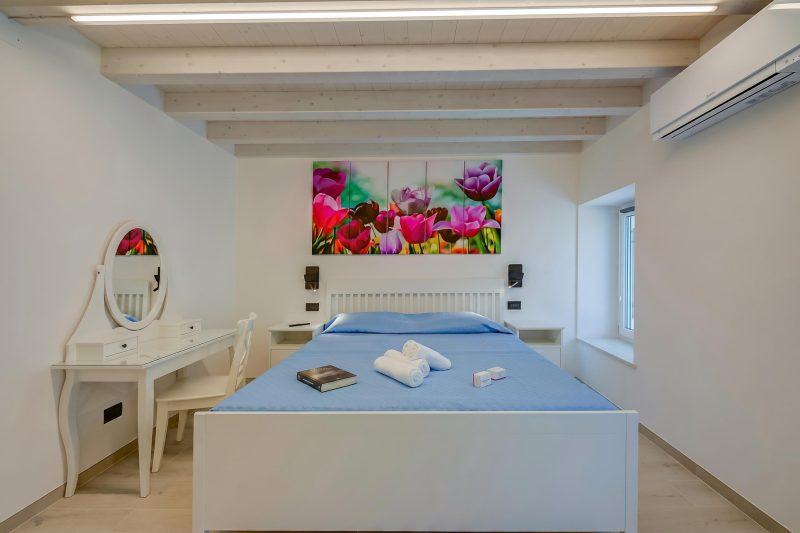 Tulipano Apt - Palazzo Palermo 1817 A/C, 2BR, Sleeps 4