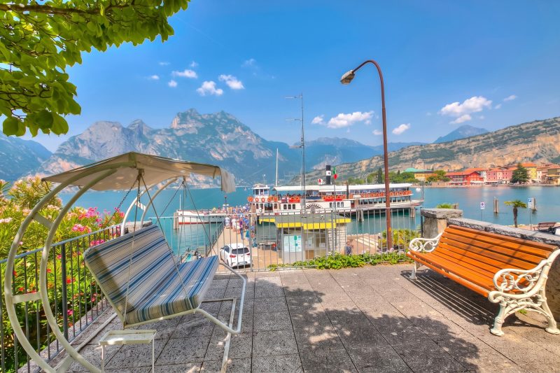 Villa Il Paradiso Di Gabri: Lake-View Villa with Garden