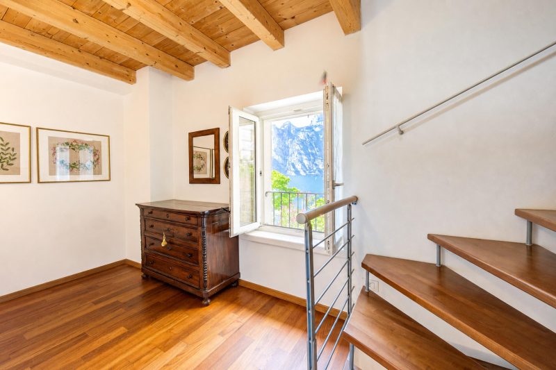 Villa Il Paradiso Di Gabri: Lake-View Villa with Garden