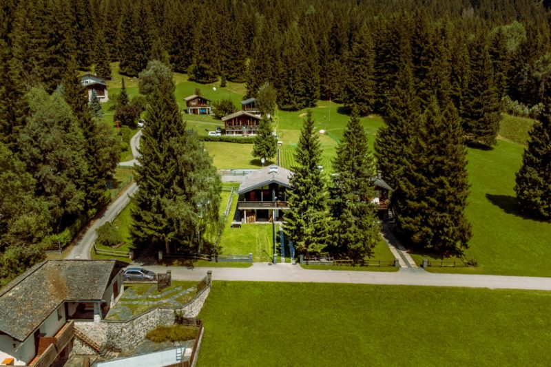 Chalet Soleada with Fireplace and Terrace for 5
